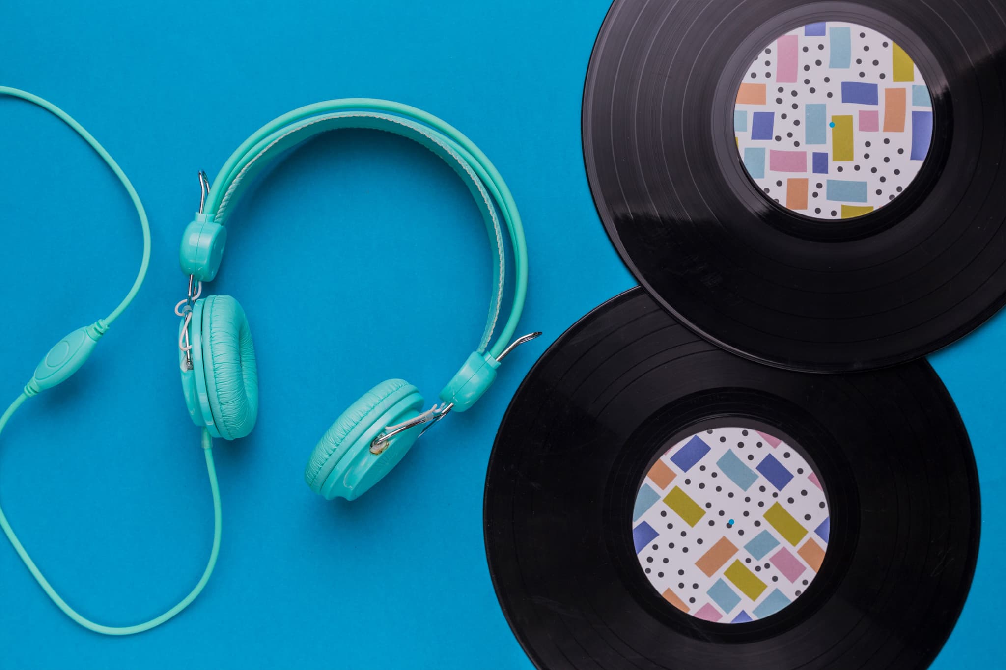 De los vinilos al streaming: ¿cómo han cambiado los géneros musicales en 50 años? 🎧